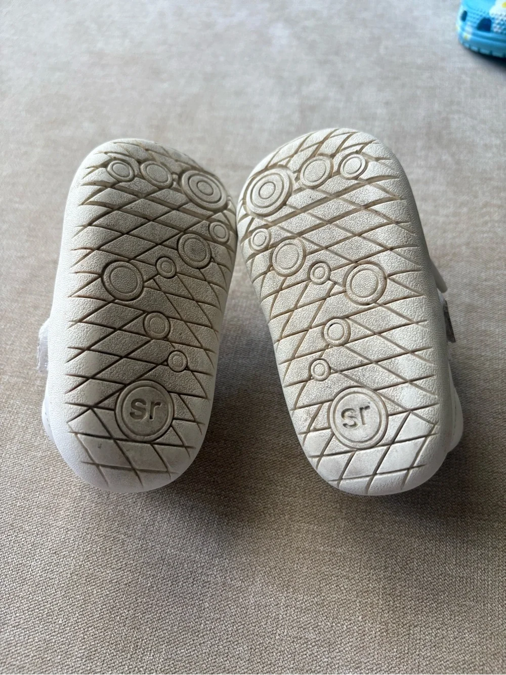 Munchkin by stride rite bow shoes